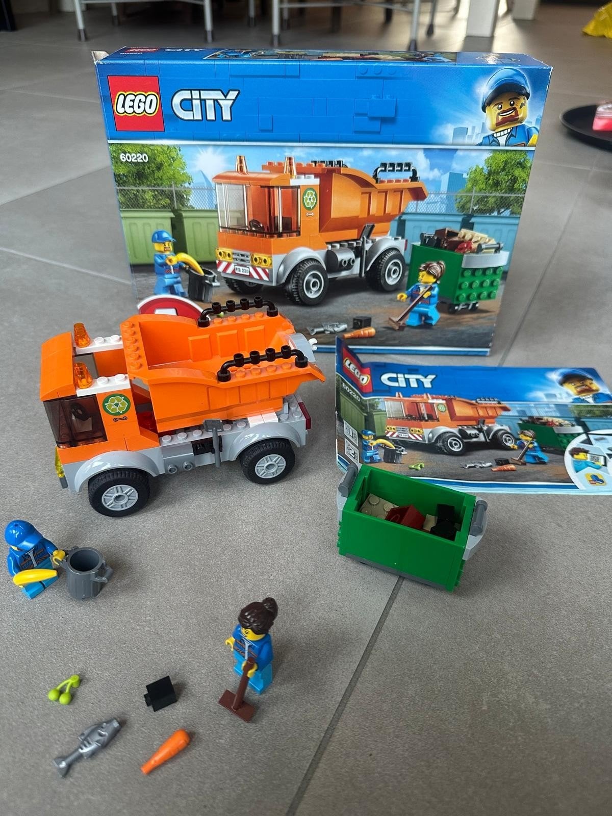 LEGO City 60220 Vuilniswagen met 2 minifiguren, Ophalen, Zo goed als nieuw, Overige merken