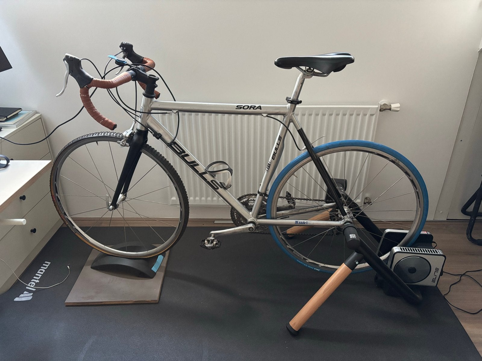 Elite Tuo Smart Trainer incl trainingsband en voorwielsteun, Ophalen, Zo goed als nieuw, Overige merken