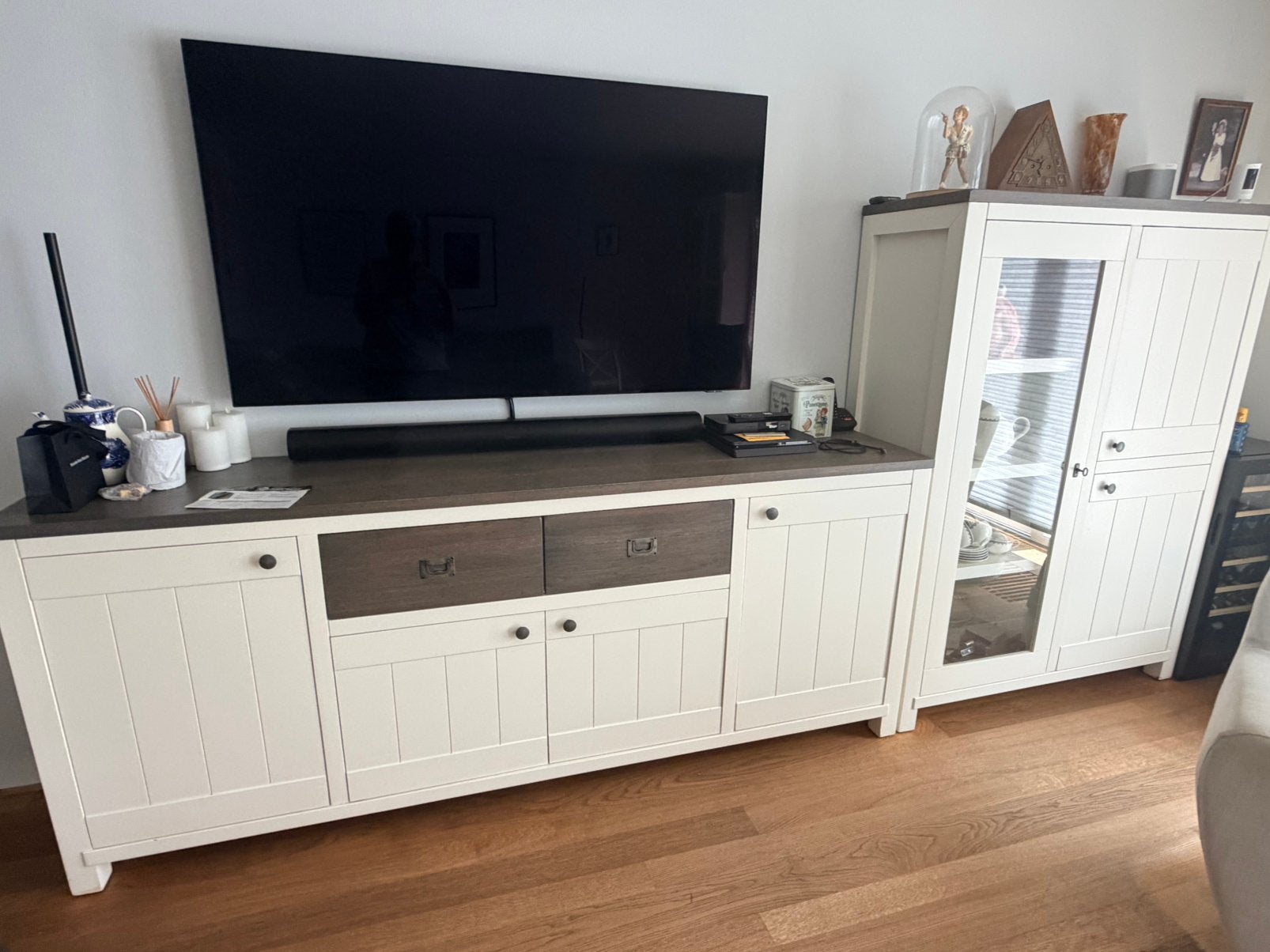 Dressoir wit met bruin / hoge kast, Ophalen