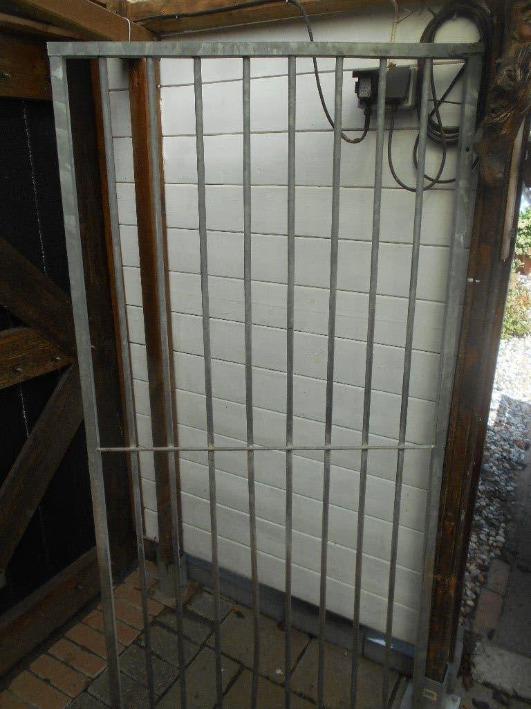 gegalvaniseerd metalen rest hekwerk honden kennel met poort, Ophalen, Gebruikt