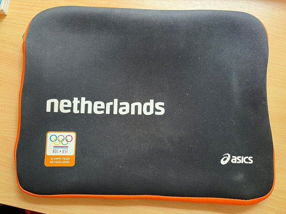 Olympisch Team Nederland Asics Laptophoes - 2012, Computers en Software, Laptophoezen, Ophalen of Verzenden, 14 inch, Gebruikt