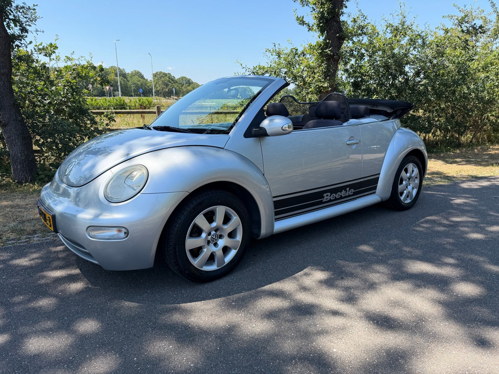 Volkswagen Beetle (Kever) 1.6 Cabriolet 75KW 2003 Grijs, Auto's, Volkswagen, Beetle (Kever), 4 cilinders, Cabriolet, 4 stoelen