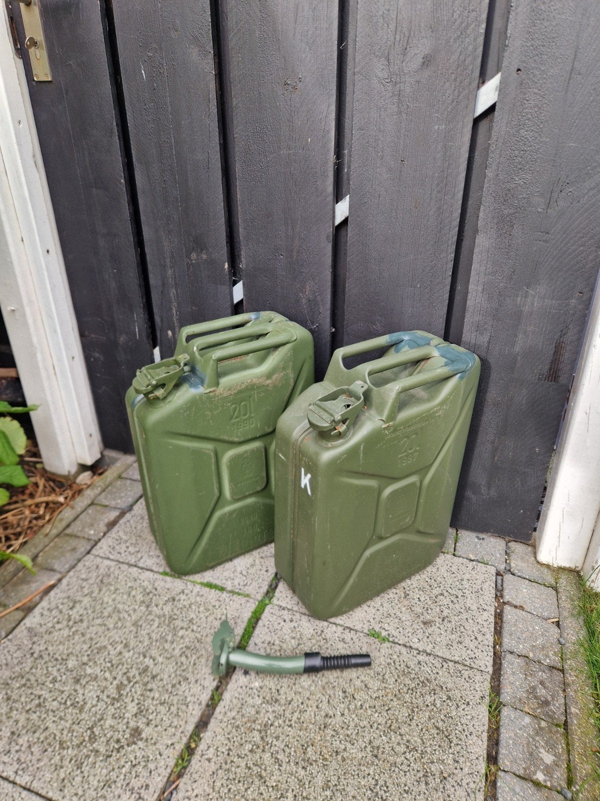2 jerrycans 20 L - staal - incl. schenktuit!, Ophalen, Gebruikt