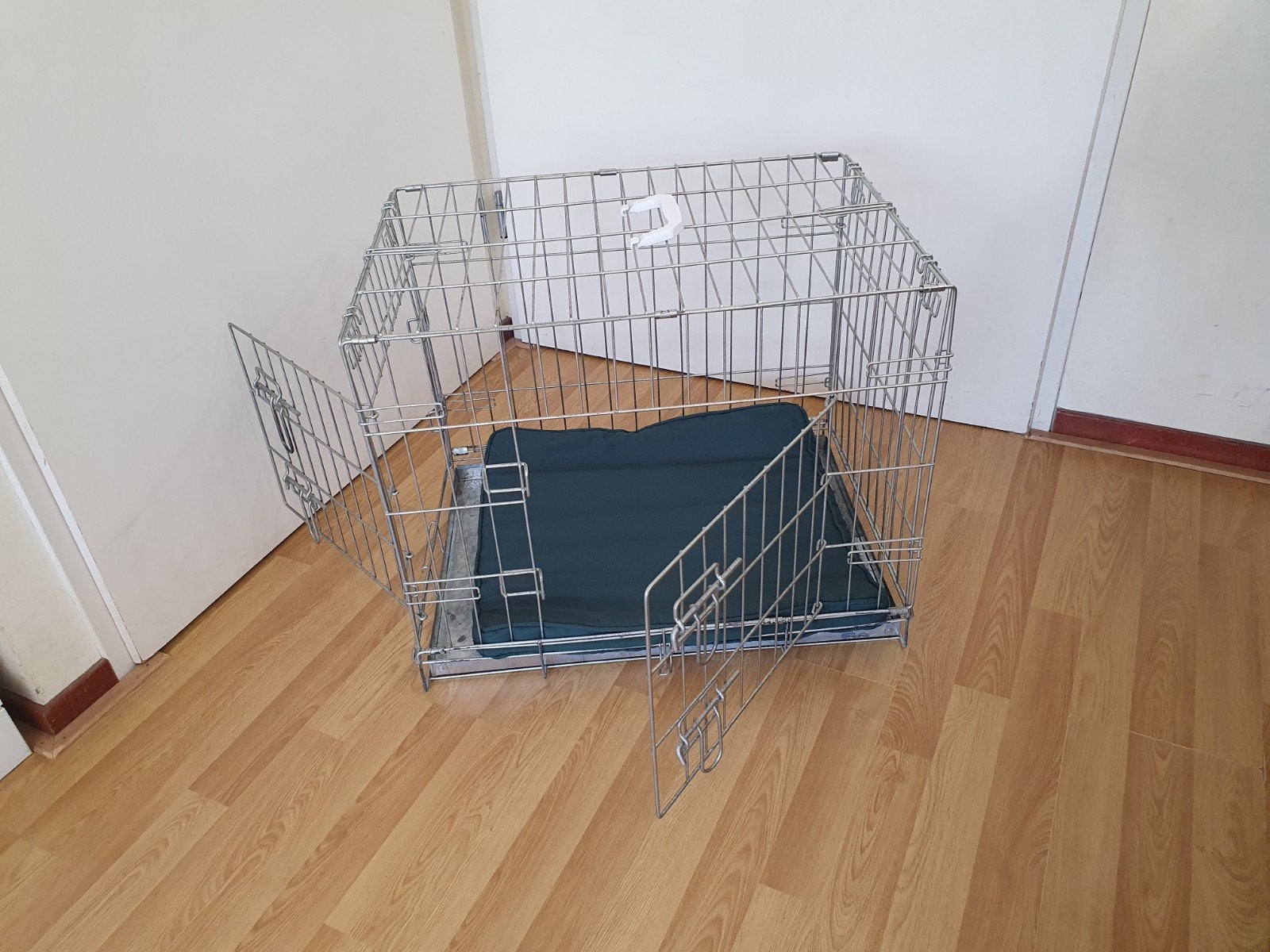 Metalen hondenbench met kussen voor middelgrote hond, Ophalen, Zo goed als nieuw