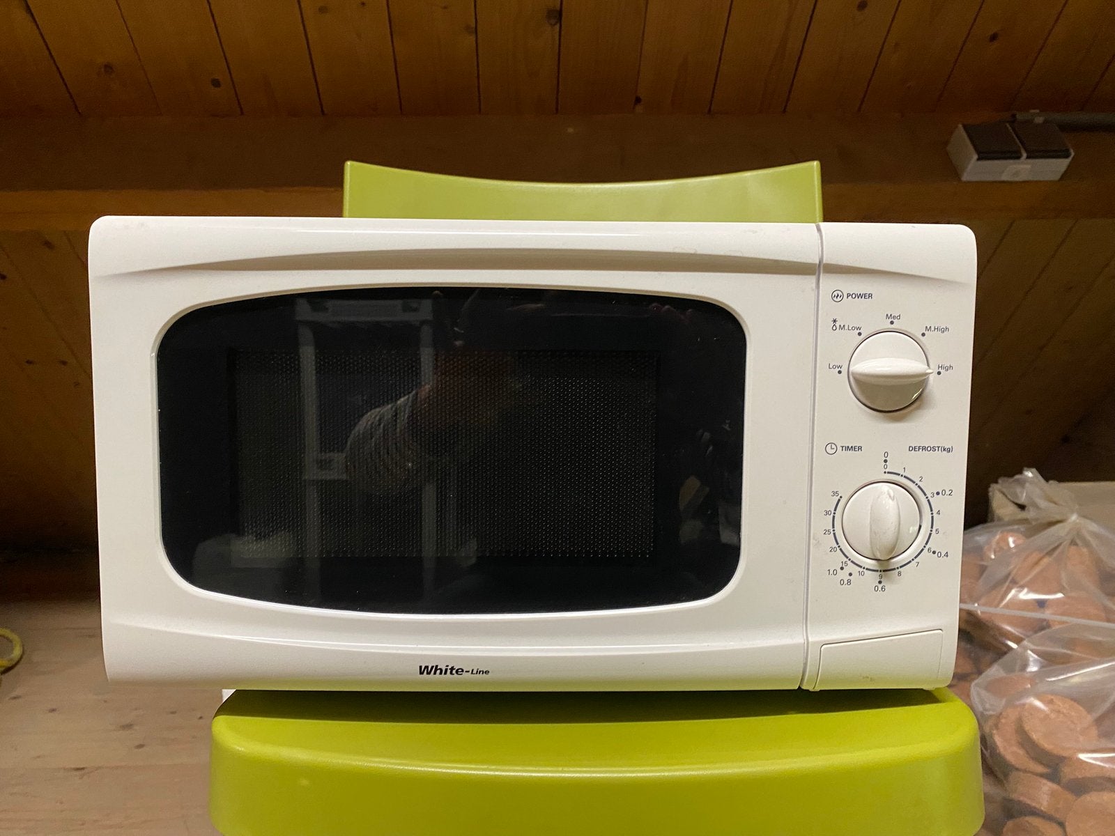 Oude magnetron maar doet het prima ruilen voor bloemen, Witgoed en Apparatuur, Ophalen, Gebruikt, Minder dan 45 cm, Magnetron