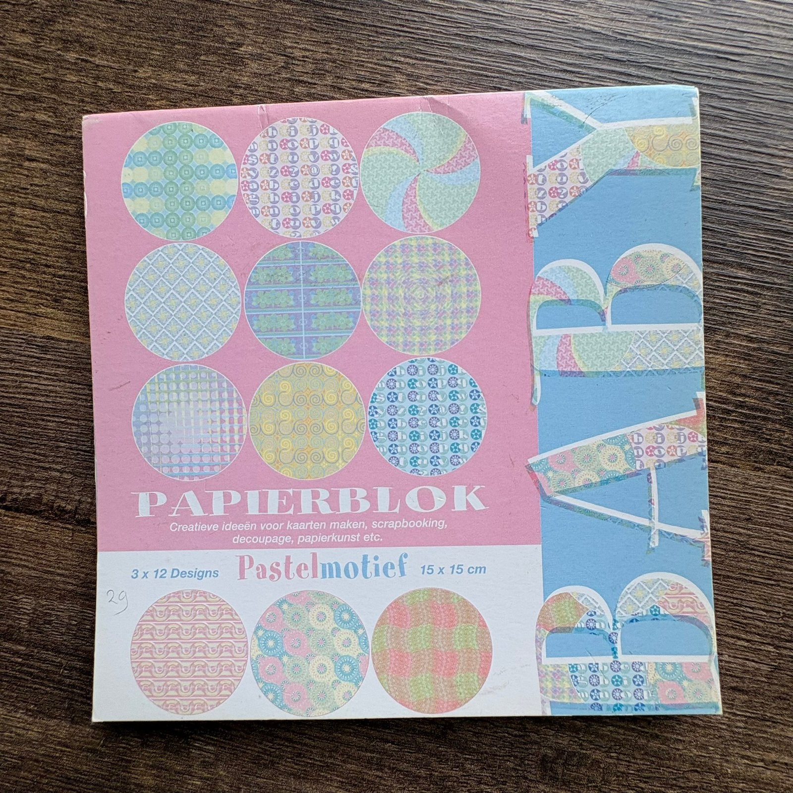 Restje scrapbook papier, (29 vel) grafische vormen in pastel, Ophalen of Verzenden, Zo goed als nieuw