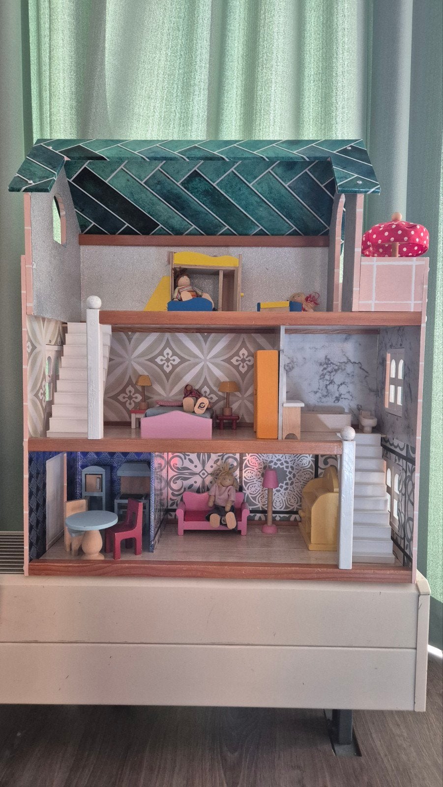 Poppenhuis (met meubels en 4 poppetjes), Ophalen