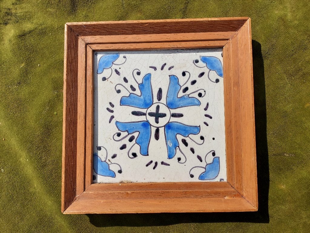 Antieke blauwe klokjes tegel in eiken lijst., Verzenden