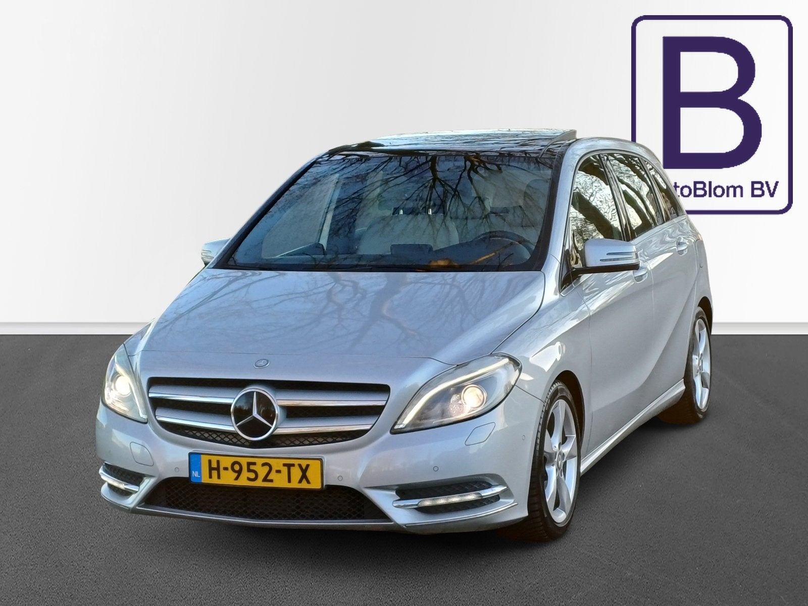 Mercedes-Benz B-Klasse 180 Prestige /Pano/Leder/Navi/Dealer, Auto's, Voorwielaandrijving, Dealer onderhouden, Gebruikt, 4 cilinders