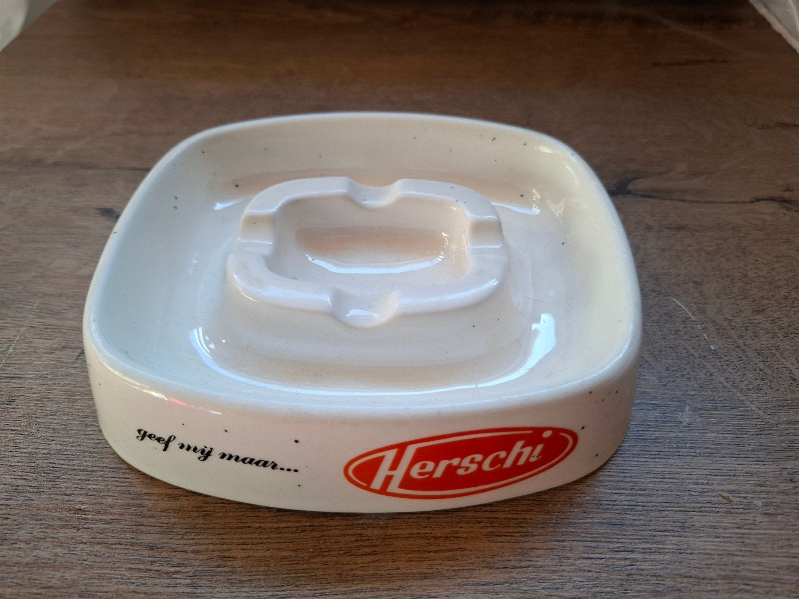 Mooie porseleinen asbak van de Herschi uit Hoensbroek, Ophalen of Verzenden, Zo goed als nieuw, Gebruiksvoorwerp