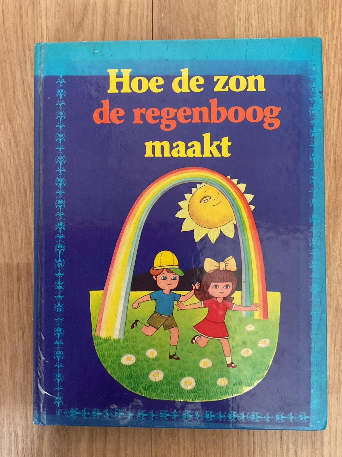 Kinderboek Hoe de zon de regenboog maakt, eerste druk, Ophalen of Verzenden, Zo goed als nieuw