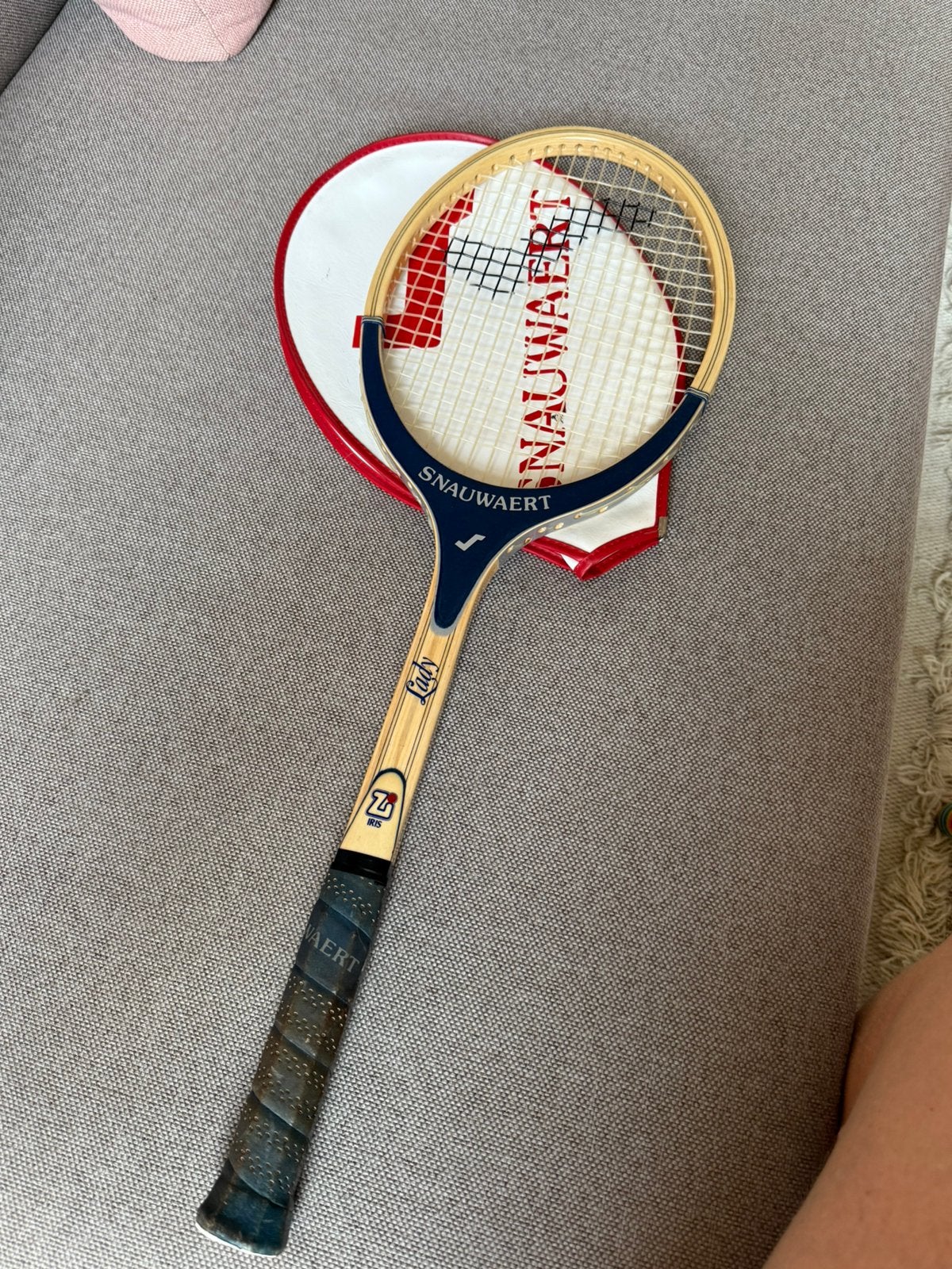 Vintage Snauwaert Iris Lady Houten Tennisracket + Hoes, Sport en Fitness, Tennis, Ophalen of Verzenden, Zo goed als nieuw, Racket