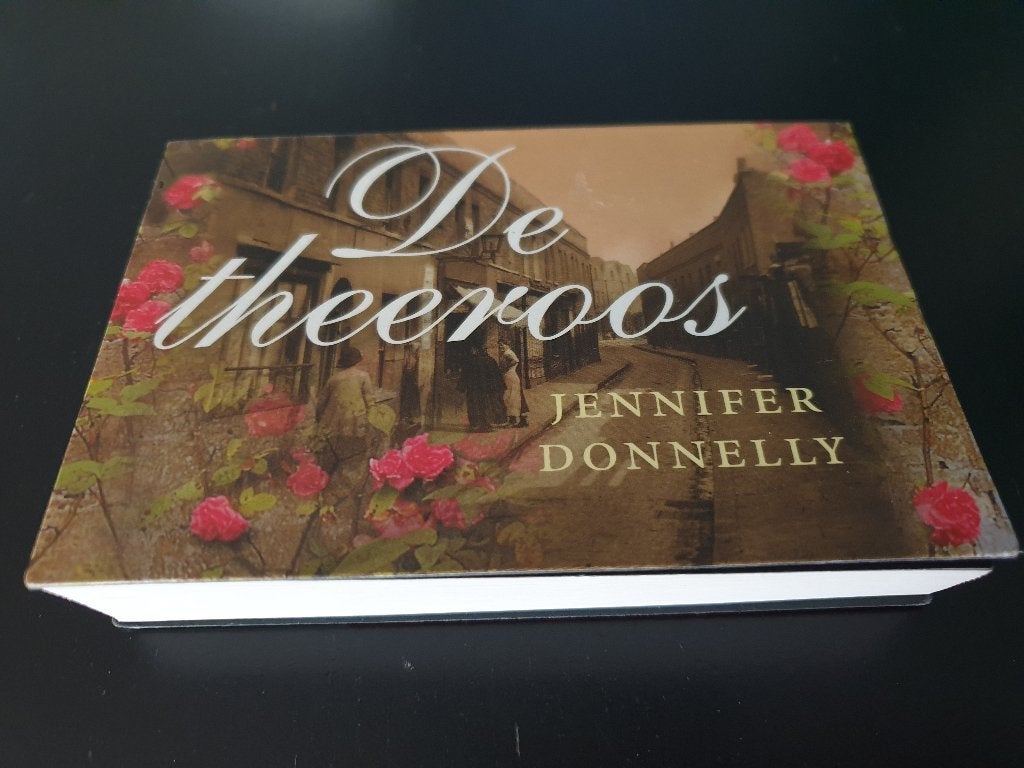 Boekje Dwarsligger nr 135 - De Theeroos - Jennifer Donnelly, Ophalen of Verzenden, Gelezen