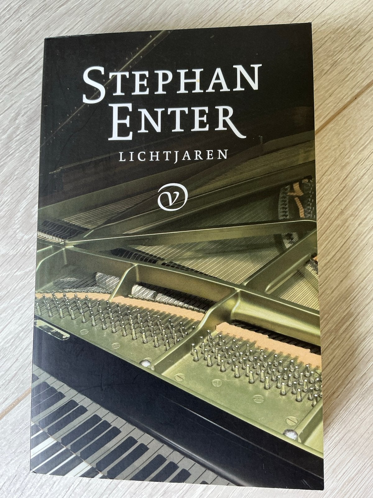 Stephan Enter - Lichtjaren (roman), Boeken, Ophalen of Verzenden, Zo goed als nieuw, Nederland
