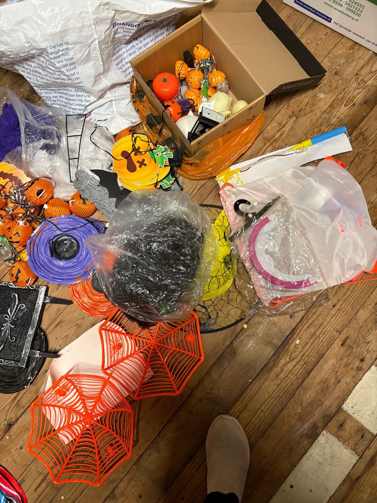 Groot Halloween Feestpakket: Lampionnen, Spinnenwebben, Graf, Hobby en Vrije tijd, Feestartikelen, Ophalen of Verzenden, Gebruikt