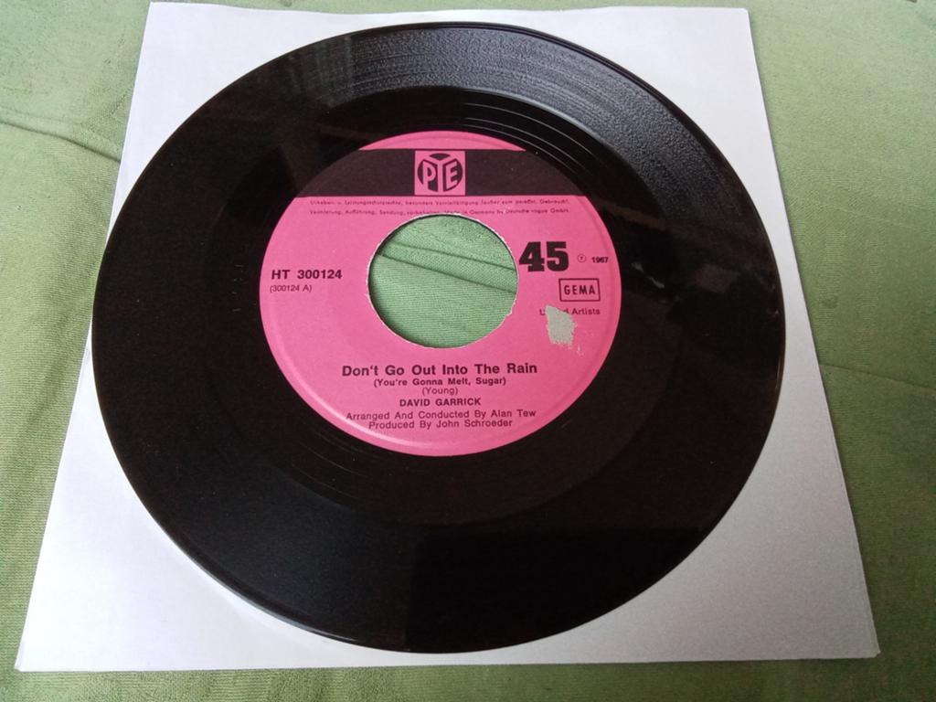 David Garrick.      Don't go out into the rain, Gebruikt, Verzenden, 7 inch, Single