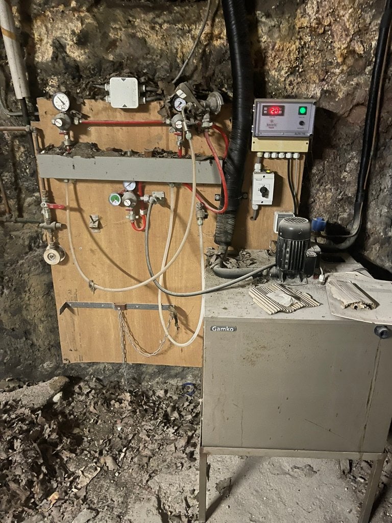 tapinstallatie uit voormalig Bavaria cafe., Ophalen, Gebruikt