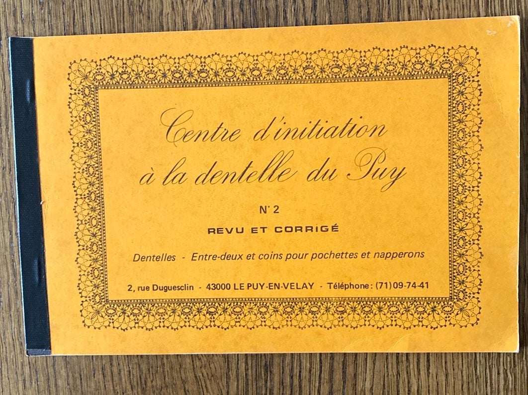Centre d’initiation à la dentelle du Puy, Hobby en Vrije tijd, Kantklossen, Verzenden, Zo goed als nieuw, Patronen