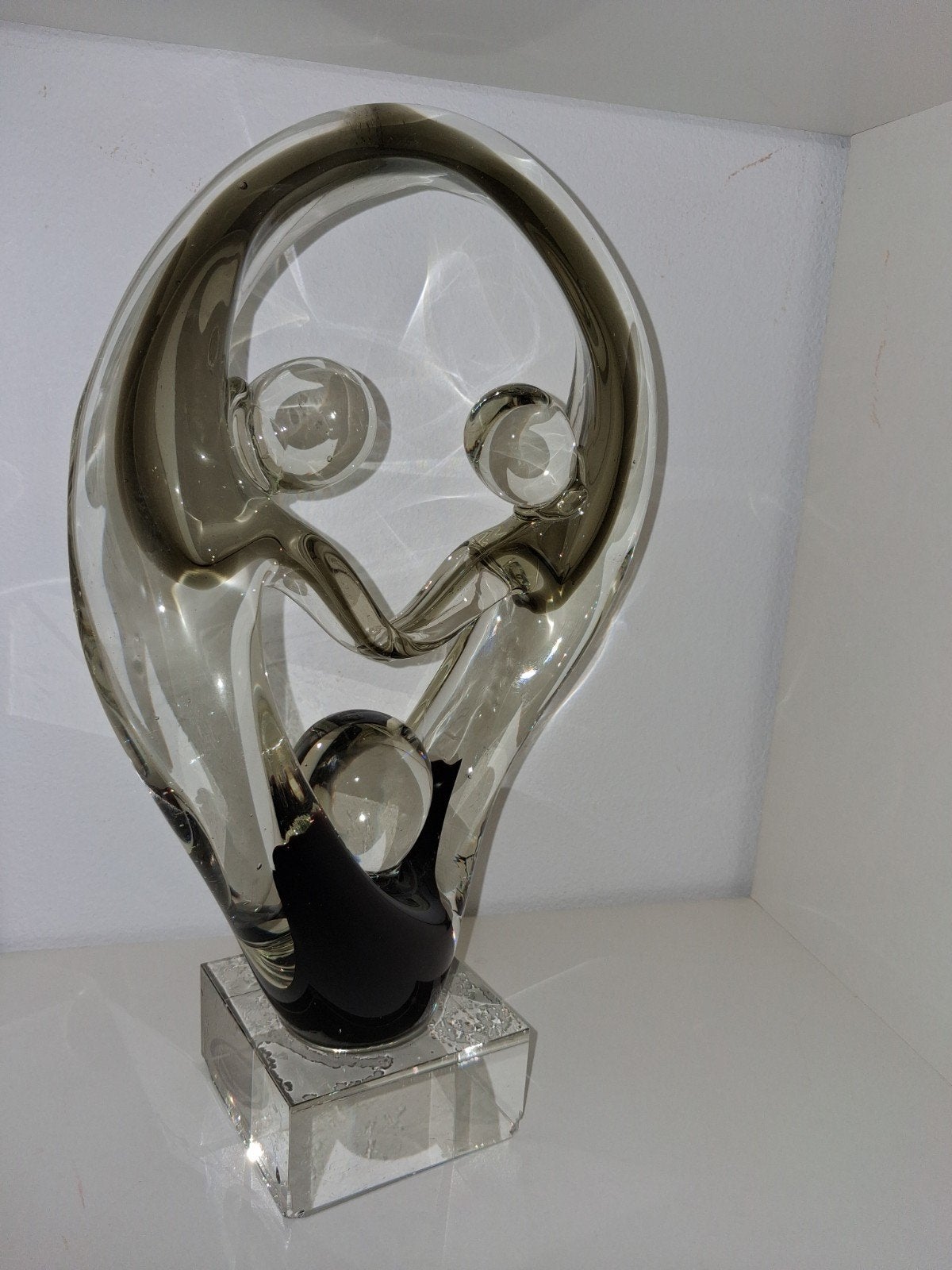 Abstract glazen sculptuur - Familie/Liefde - Modern design, Antiek en Kunst, Glas, Verzenden, 20 - 50 cm, Op sokkel