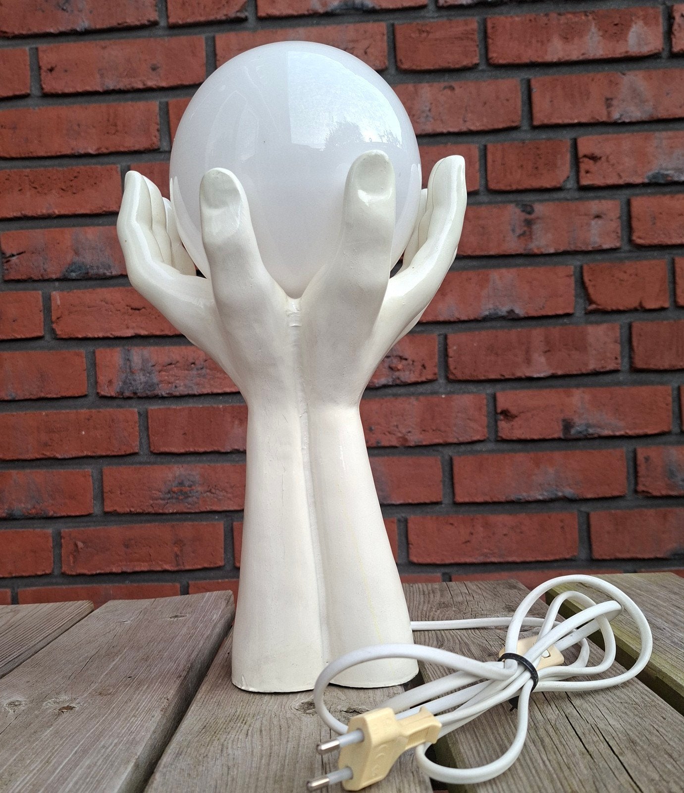 Vintage jaren 70 tafellamp glazen bol in handen, Verzenden, Vintage