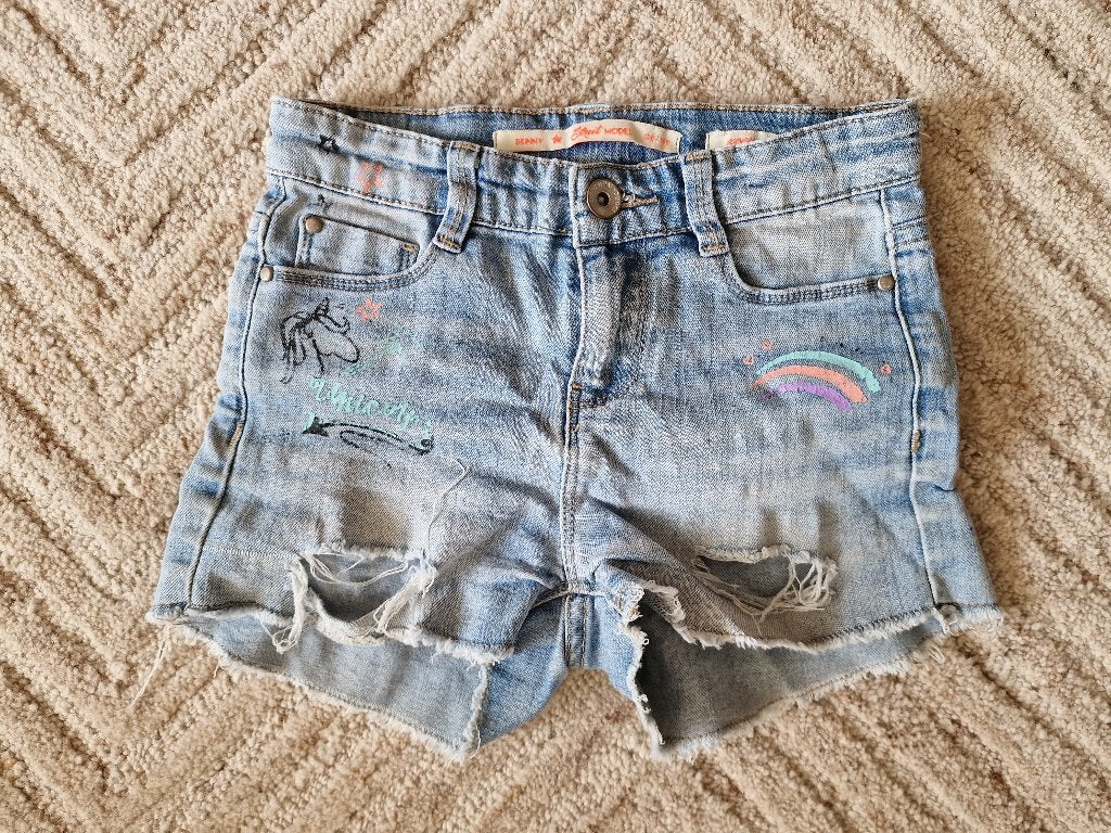 Korte spijkerbroek met opdruk maat 134/140, Kinderen en Baby's, Ophalen of Verzenden, Gebruikt, Meisje, Broek