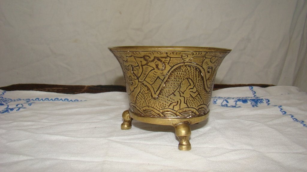 Pot met drakenmotief ( Offer of wierook pot Brons antiek, Antiek en Kunst, Ophalen of Verzenden, Brons, Overige typen