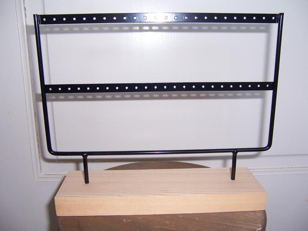 Oorbellen display op houten voet in zwart of wit, Sieraden, Tassen en Uiterlijk, Oorbellen, Ophalen of Verzenden, Nieuw, Wit, Overige materialen