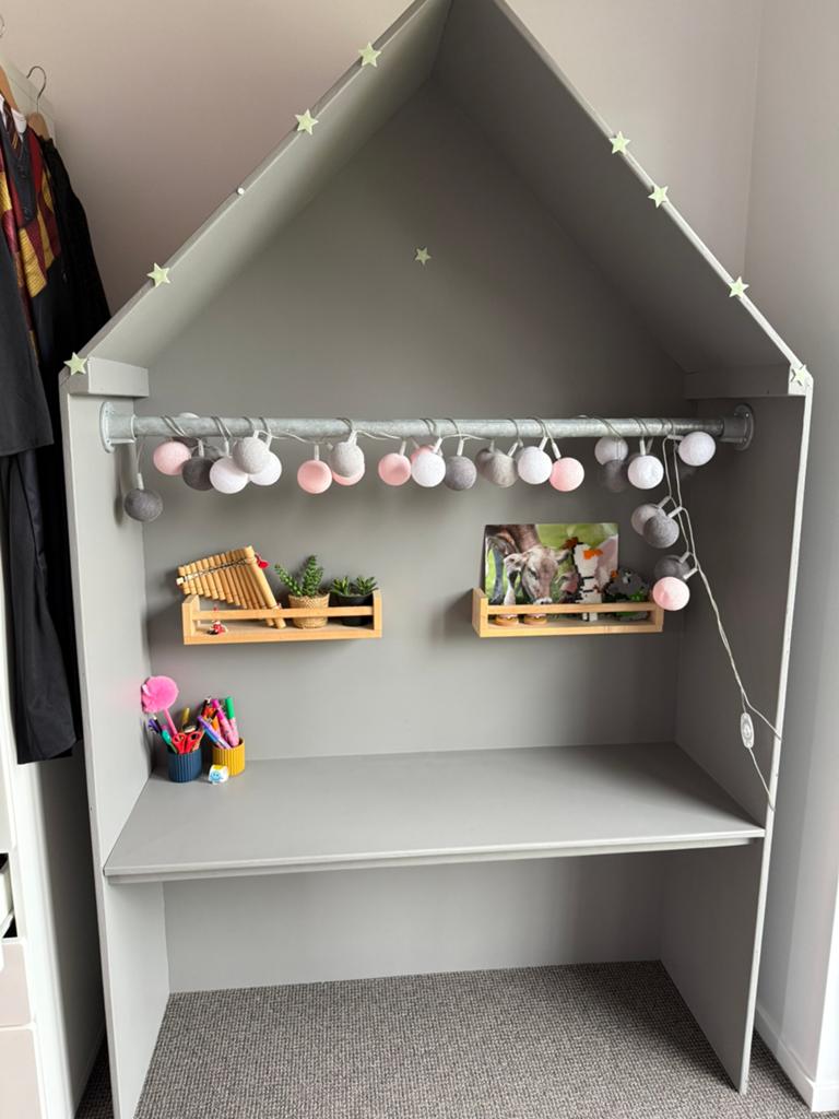 Leuk kinderbureau, Huis en Inrichting, Overige Huis en Inrichting, Zo goed als nieuw, Ophalen
