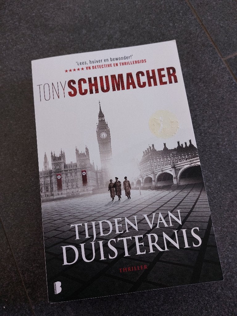 Tony Schumacher Tijden van Duisternis, Boeken, Ophalen of Verzenden, Gelezen