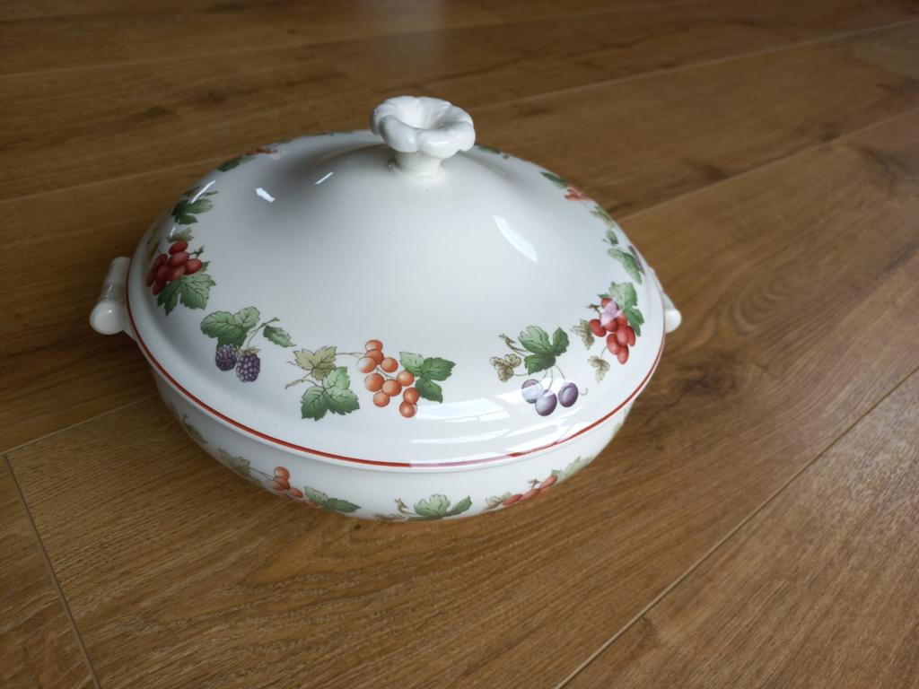 Wedgwood serveerschaal,  Queen's Ware, Provence 1990, Ophalen of Verzenden, Wedgwood, Porselein, Schaal of Schalen