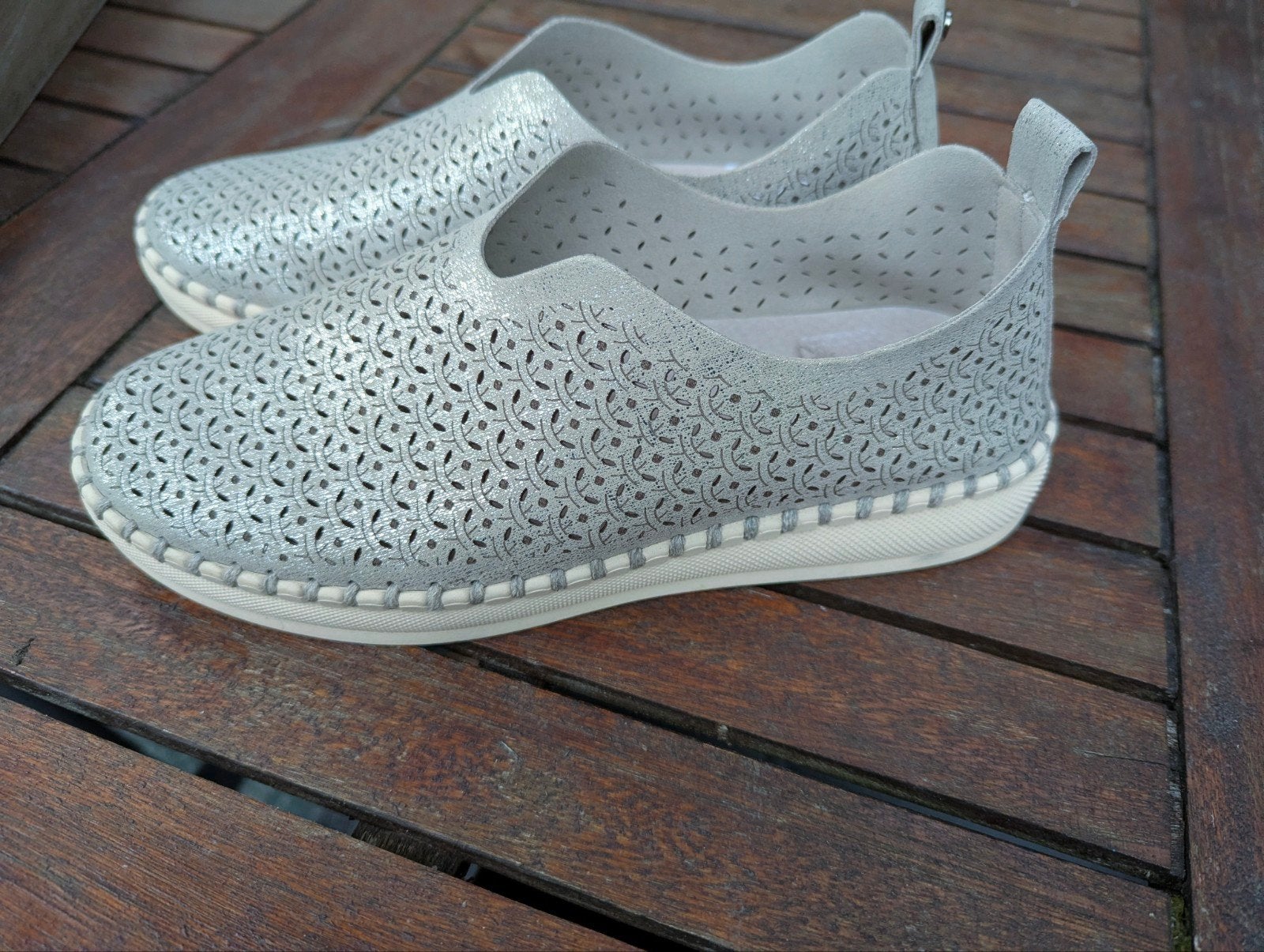 Zilvergrijze instappers mt 39, Overige kleuren, Ophalen of Verzenden, Hush Puppies, Sneakers of Gympen
