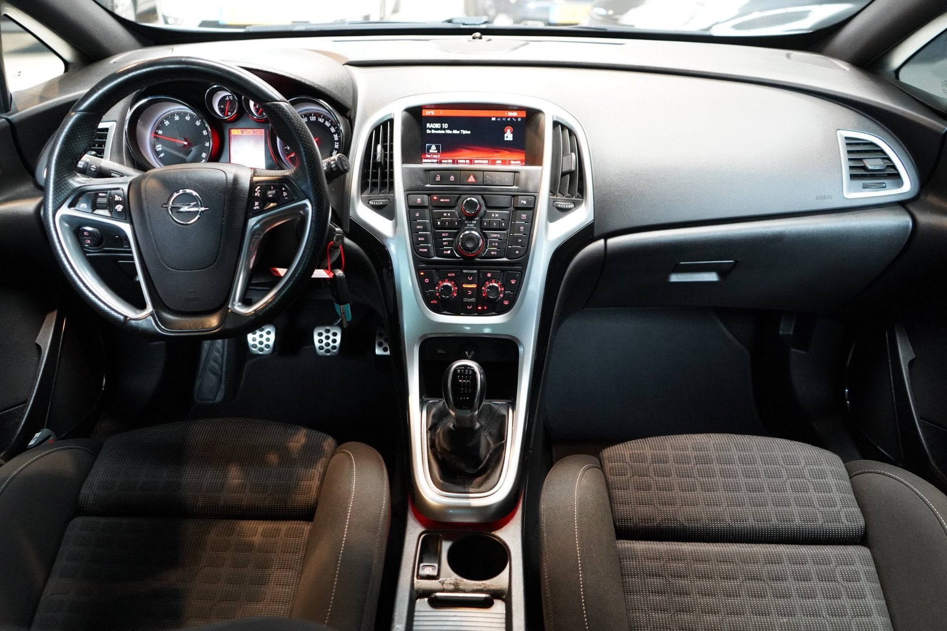 Opel Astra GTC 1.6 Turbo Sport | CRUISE | PDC | NAVI | NAP |, Auto's, Gebruikt, Euro 6, 4 cilinders, Origineel Nederlands