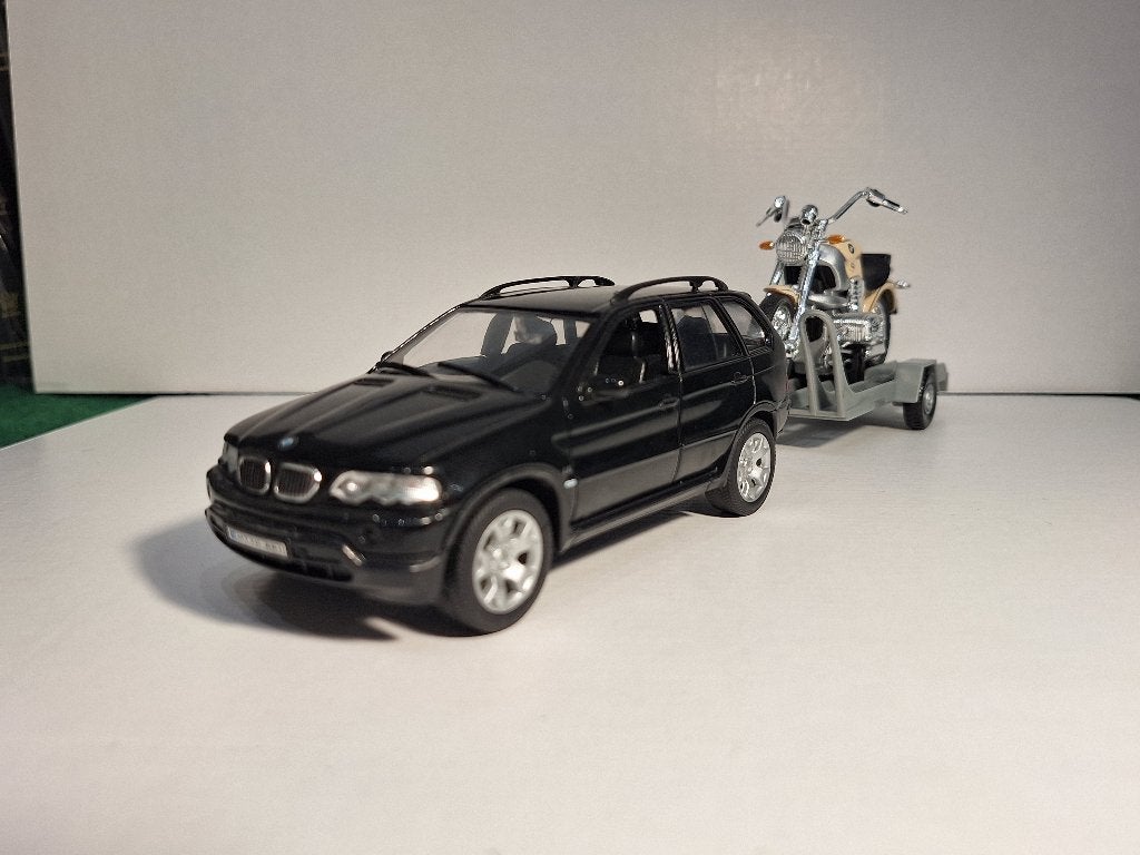 Modelauto Welly 1:32 BMW X5 met BMW R1200C op aanhanger, Ophalen of Verzenden, Gebruikt, Welly