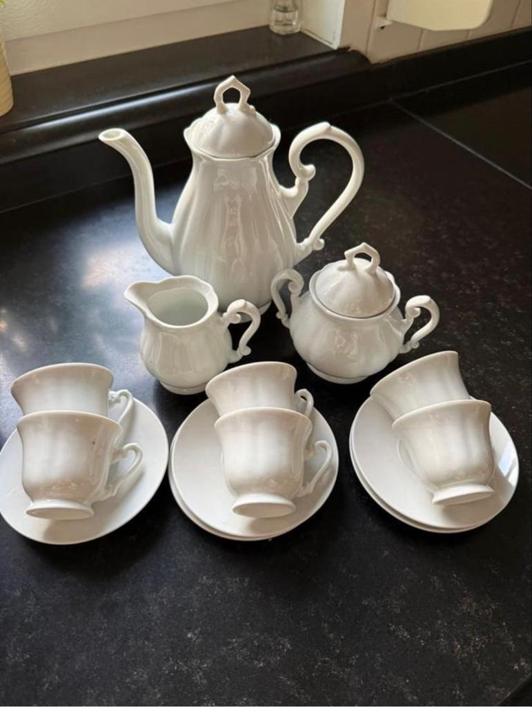 Compleet wit mokka servies - koffiepot, melkkan, suikerpot,, Ophalen of Verzenden, Gebruikt, Porselein, Compleet servies
