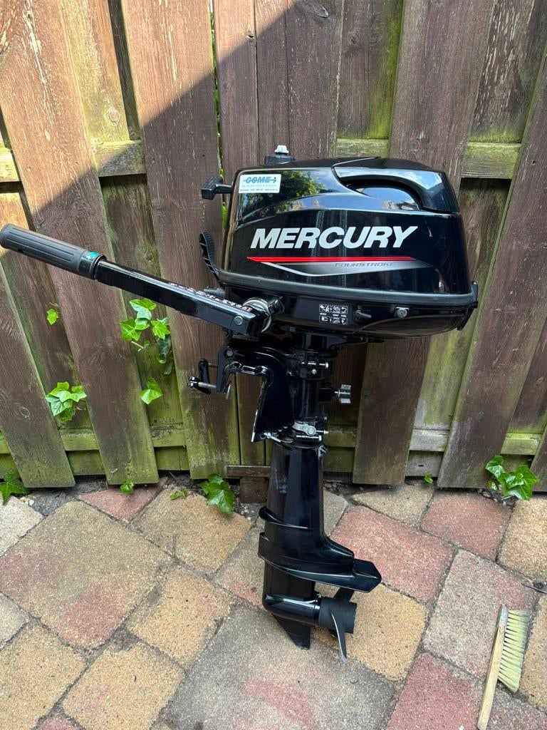 Mercury  4 pk in bijna nieuwstaat, Watersport en Boten, Ophalen, Minder dan 5 pk, Zo goed als nieuw, Buitenboordmotor