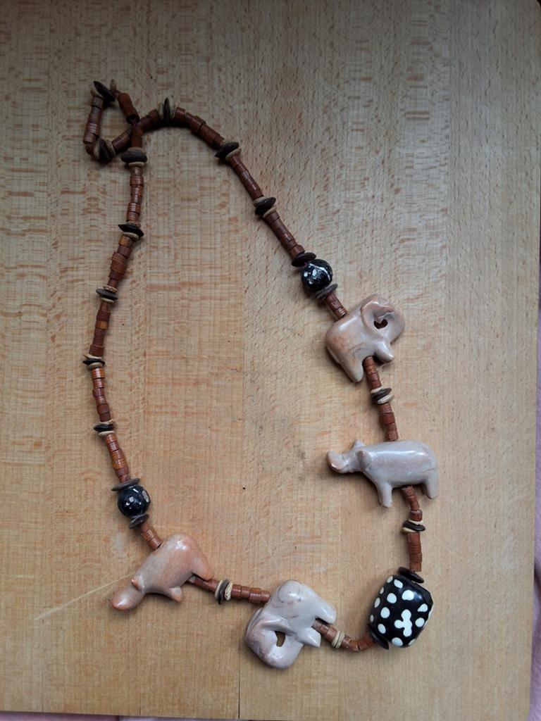 Unieke ketting olifanten nijlpaarden afrika zeepsteen, Ophalen of Verzenden, Gebruikt, Bruin, Steen of Mineraal
