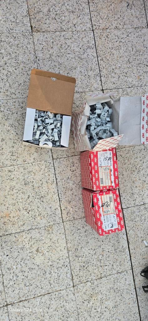 Dozen met klik zadels, Ophalen of Verzenden