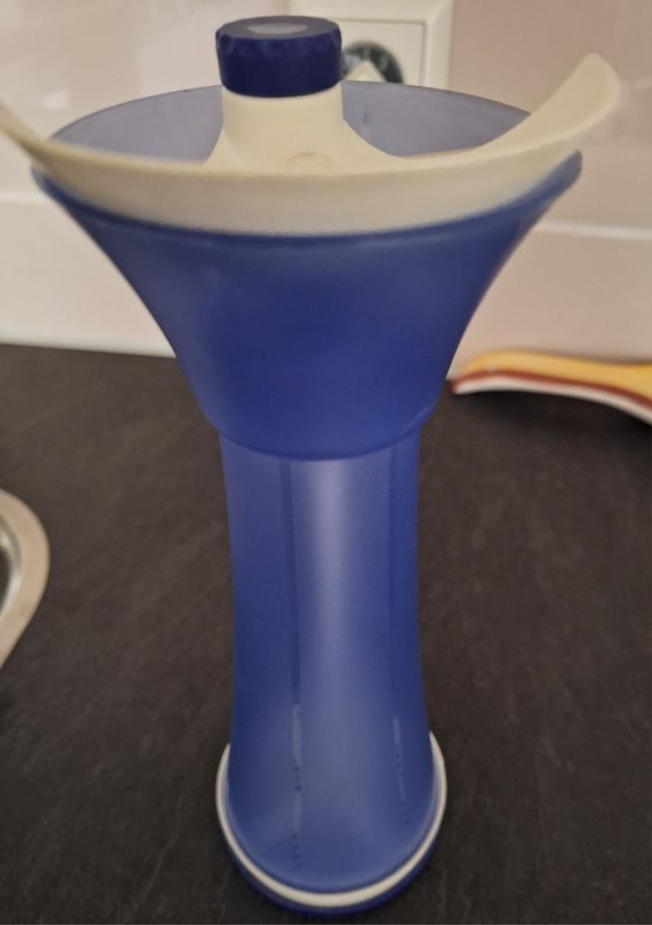 Tupperware poedersuikerstrooier - Blauw/Wit, Huis en Inrichting, Keuken | Tupperware, Ophalen of Verzenden, Gebruikt, Blauw, Beker of Kan