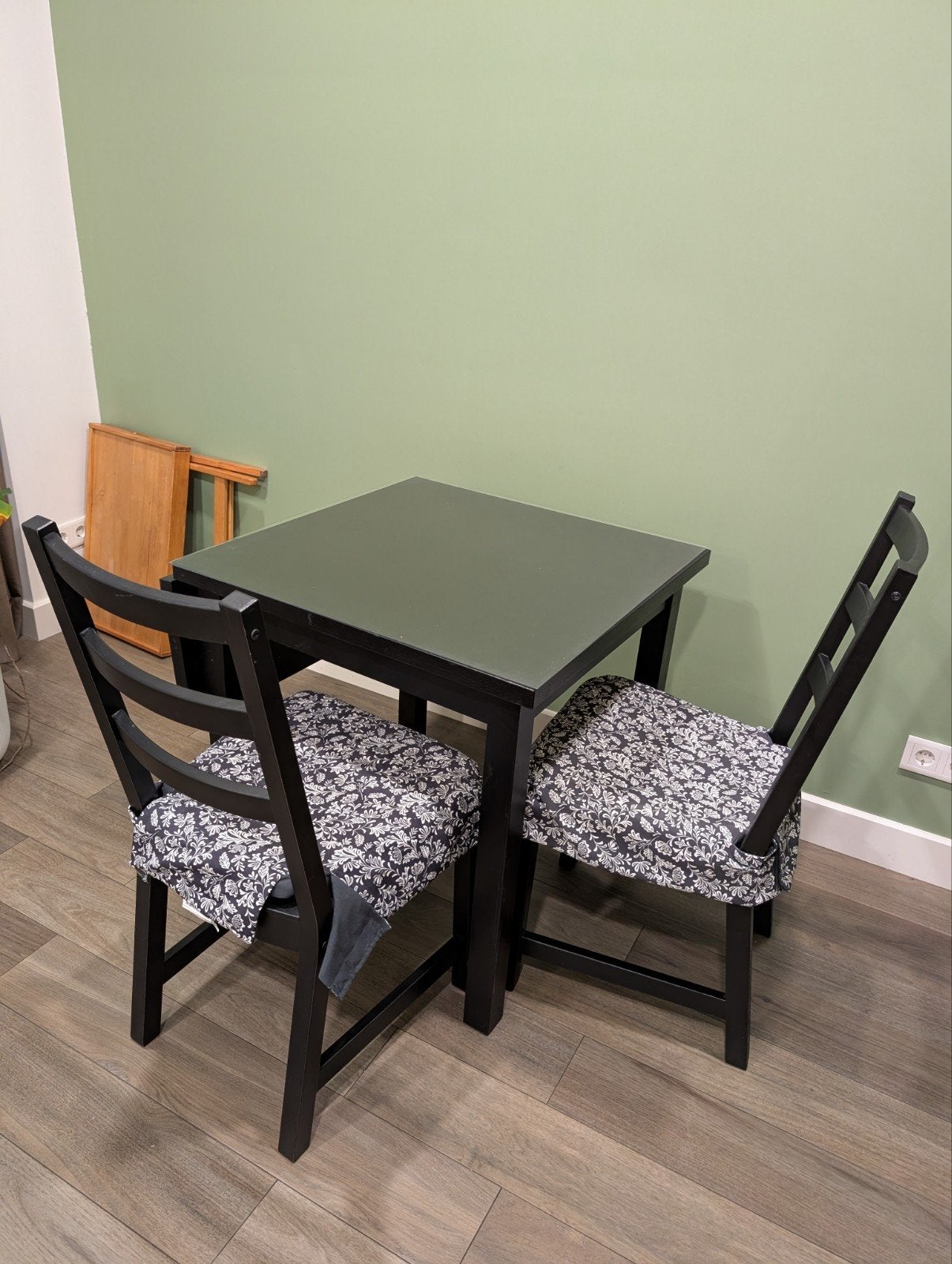 ikea dinning table with 2 chairs, Ophalen, 2 zitplaatsen