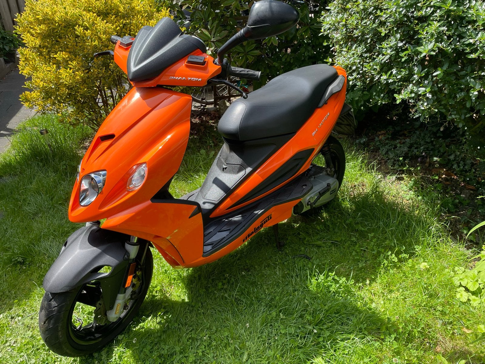 Malaguti Phantom F12 R Scooter - Oranje geel kentekenplaat, Fietsen en Brommers, Ophalen, Overige typen
