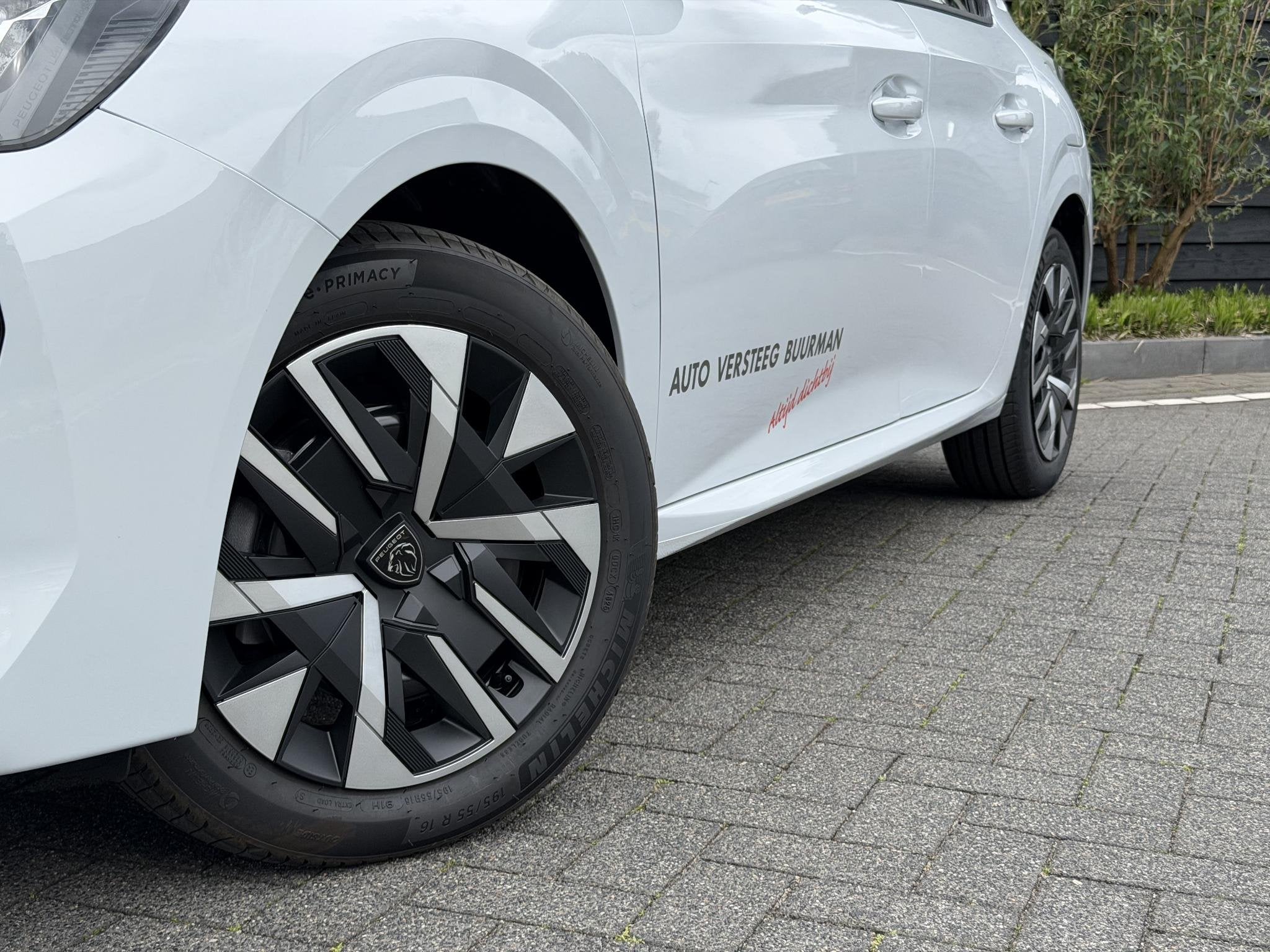 Peugeot 208 Style Hybrid 110PK e-DCS6 Automaat Parkeersensor, 12 maanden, LED verlichting, Euro 6, 1199 cc