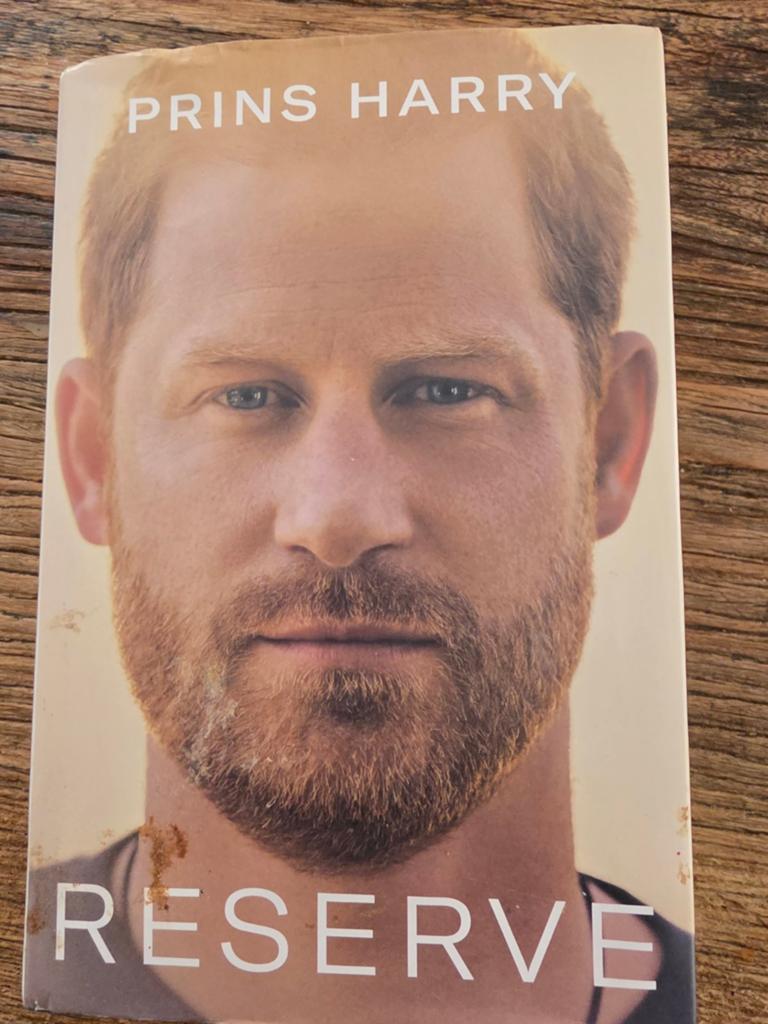 Prins Harry  reserve, Boeken, Ophalen of Verzenden, Zo goed als nieuw