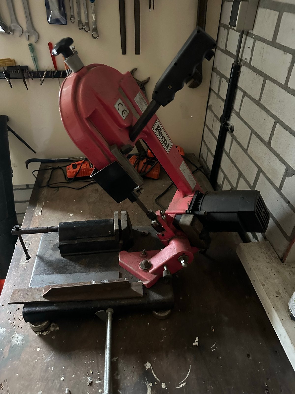 Ferm bandzaag machine , Afkortzaag, Doe-het-zelf en Verbouw, Gereedschap | Zaagmachines, Ophalen, Gebruikt, Afkortzaag