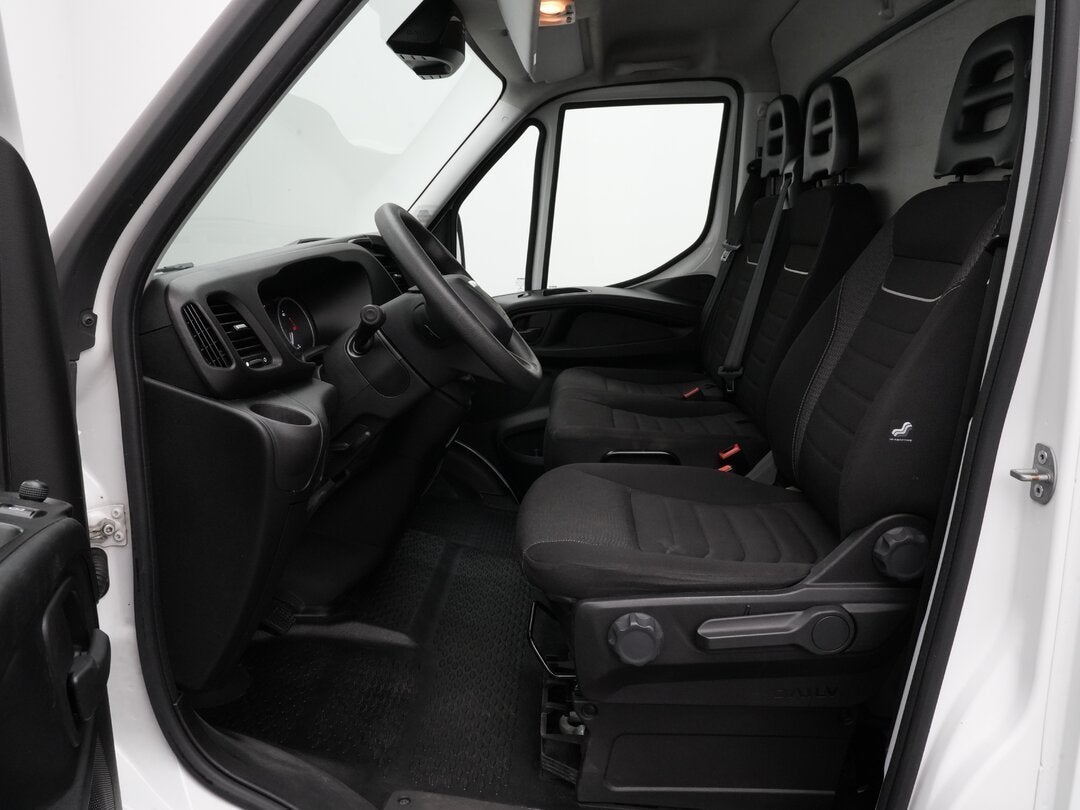 Iveco Daily 35S16 4X2 Gesloten bak Automaat Achterdeuren 160, Auto's, Automaat, Gebruikt, Euro 6, Iveco