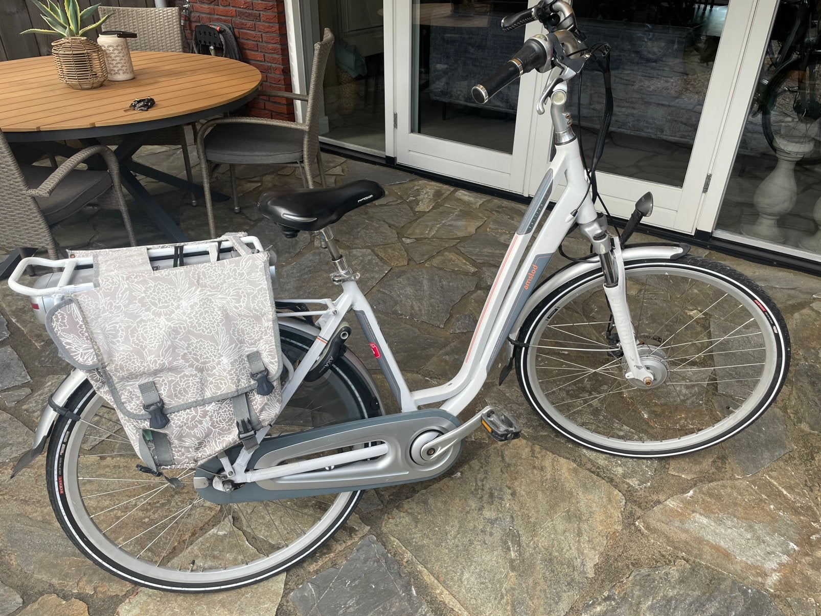 Amslod elektrische damesfiets, Fietsen en Brommers, Elektrische fietsen, Gebruikt, 51 tot 55 cm, 30 tot 50 km per accu, Ophalen