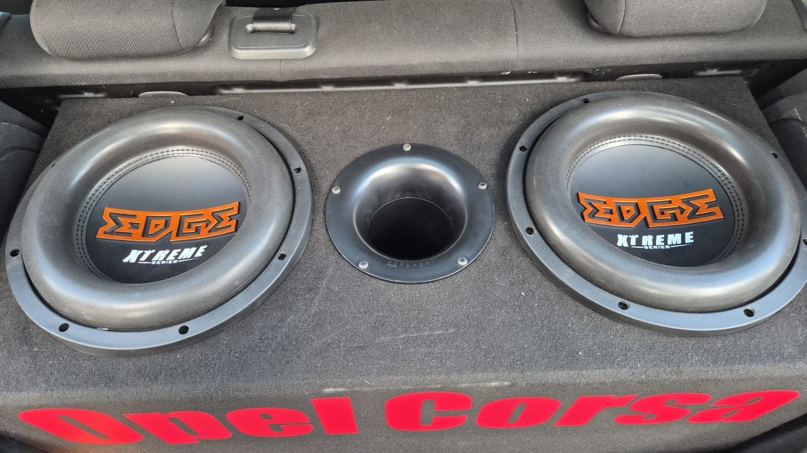 Edge Subwoofer op maat gemaakt voor Opel Corsa, Auto diversen, Ophalen, Zo goed als nieuw