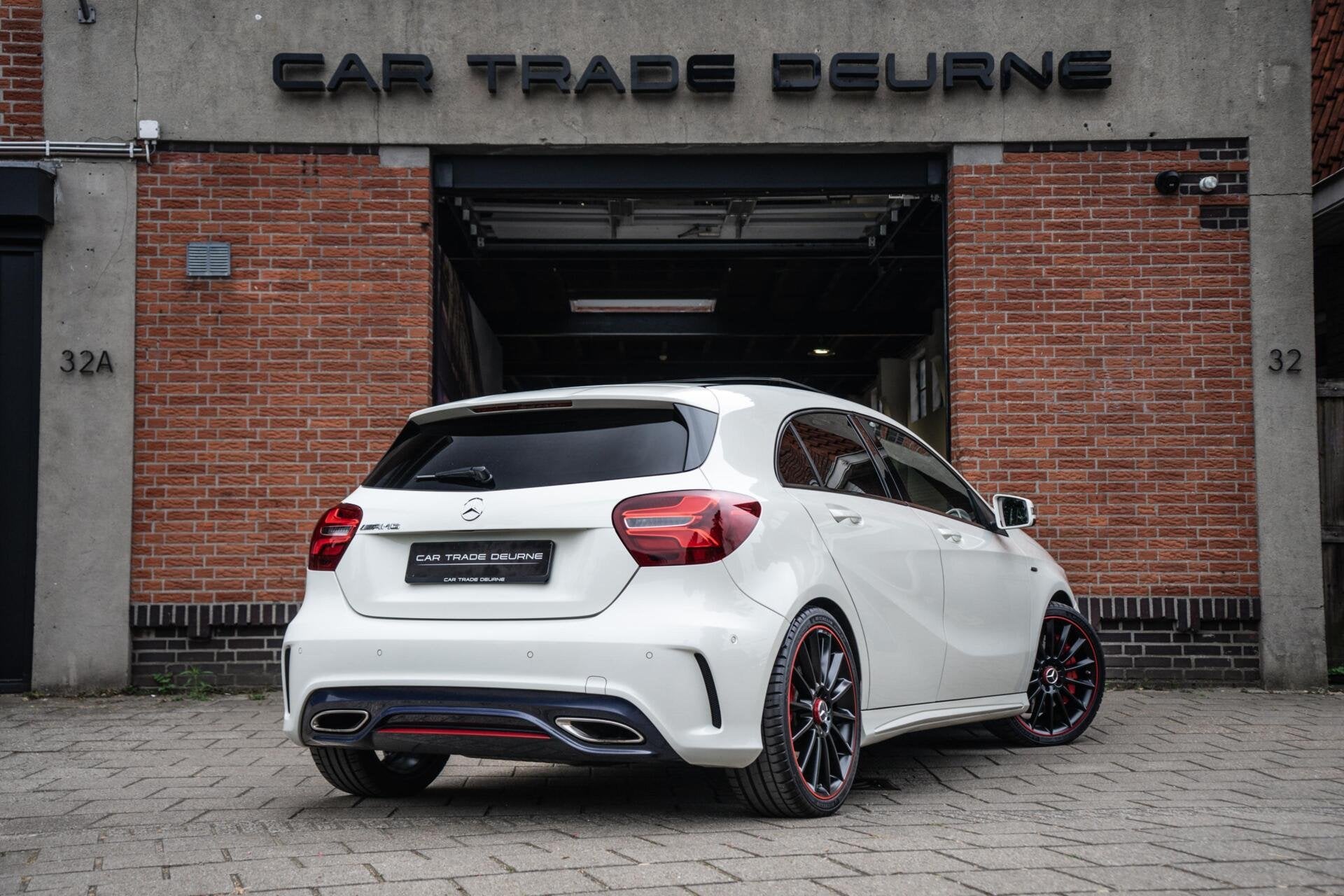 Mercedes A-klasse 250 AMG 4MATIC Pano / Memory / Camera, 15 km/l, Gebruikt, Wit, Vierwielaandrijving
