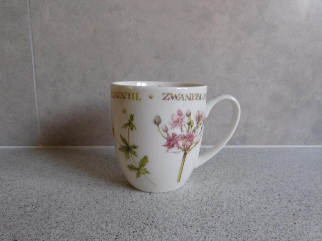 Mok 250 ml. Wildflowers Marjolein Bastin MB, Ophalen of Verzenden, Zo goed als nieuw, Overige stijlen, Kop(pen) en/of Schotel(s)