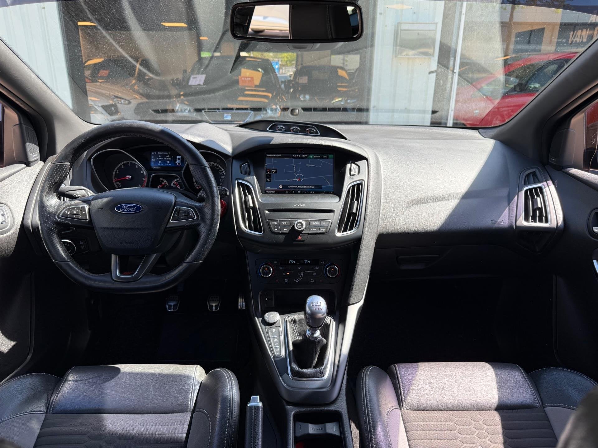 Ford Focus Wagon 2.0 ST 250Pk Navi Cruise Climate Ctr Camera, Auto's, Dealer onderhouden, 15 km/l, Gebruikt, Zwart