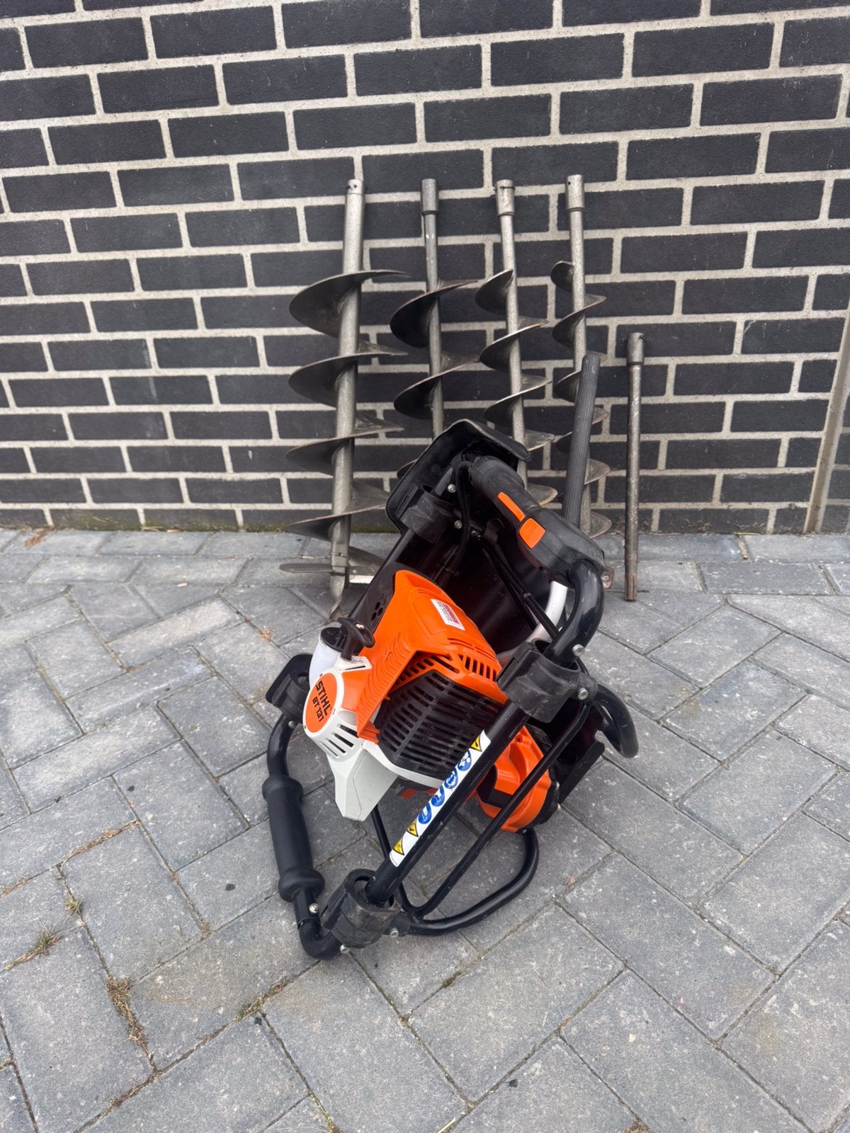 STIHL BT 131 grondboor inclusief 4 boren en verlengstuk, Tuin en Terras, Ophalen, Grondboor, Teeuwen Tuinmachines, Zo goed als nieuw